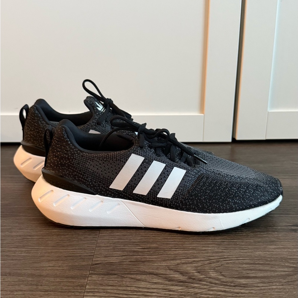 Adidas Men’s Sneakers Size 9 New No Box - Picture 3 of 6